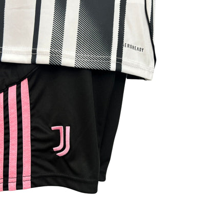 Juventus Kids Home kit 2025/26